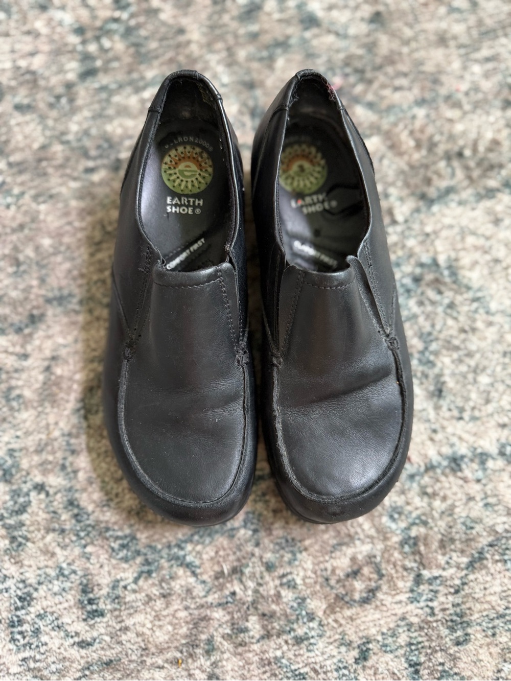 Earth Shoe Women’s Black Slip-On Loafers